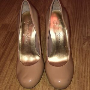 Nude Pumps